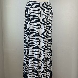 NWT Passports Black and White Maxi Skirt Size M